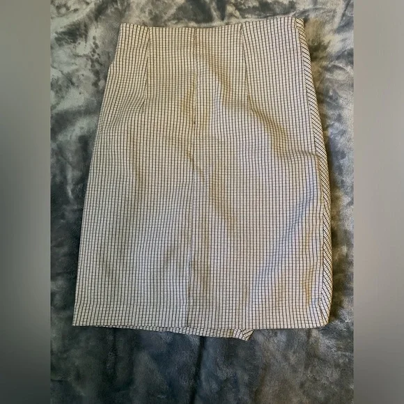 DYNAMITE SKIRT - Picture 3 of 3